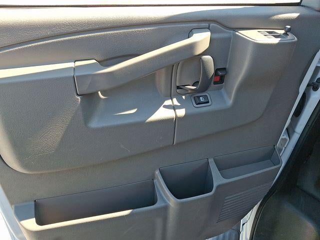 2023 Chevrolet Express Passenger 3500 LS