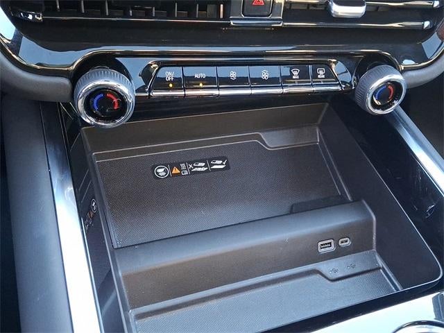 2025 Chevrolet Suburban RST