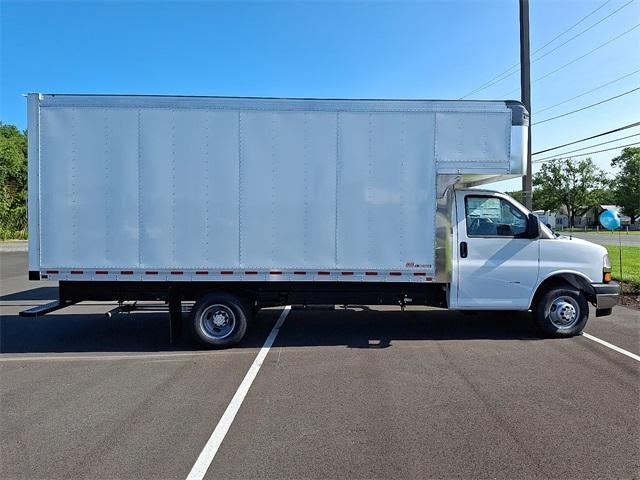 2025 Chevrolet Express Cutaway 3500 Base